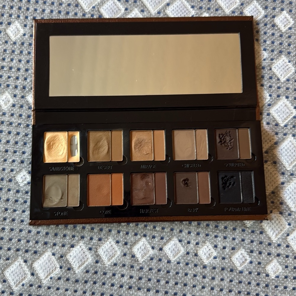 Danessa Myricks Grounwork palette - Picture 2 of 6